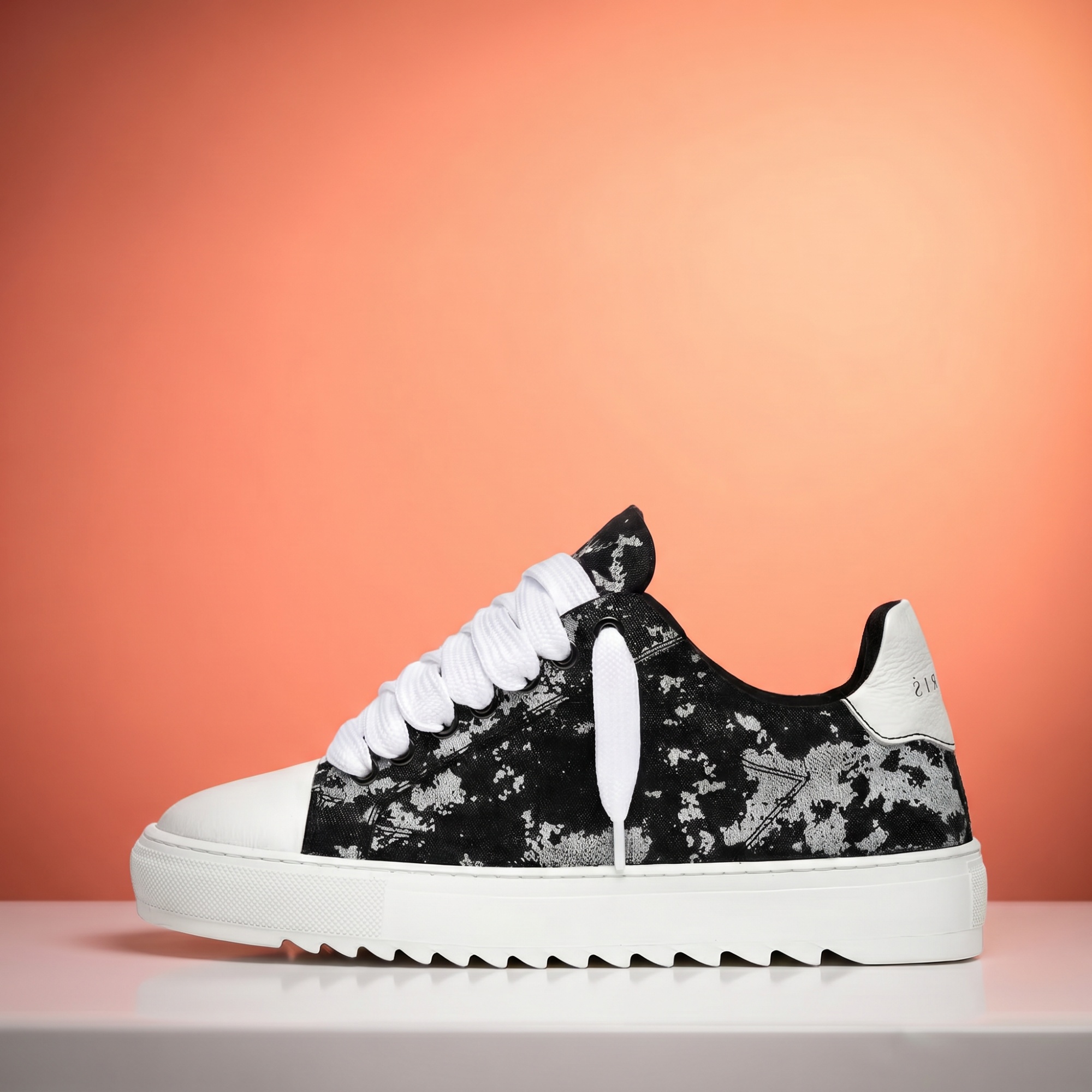 Numeris Atelier Lunar — Black/White