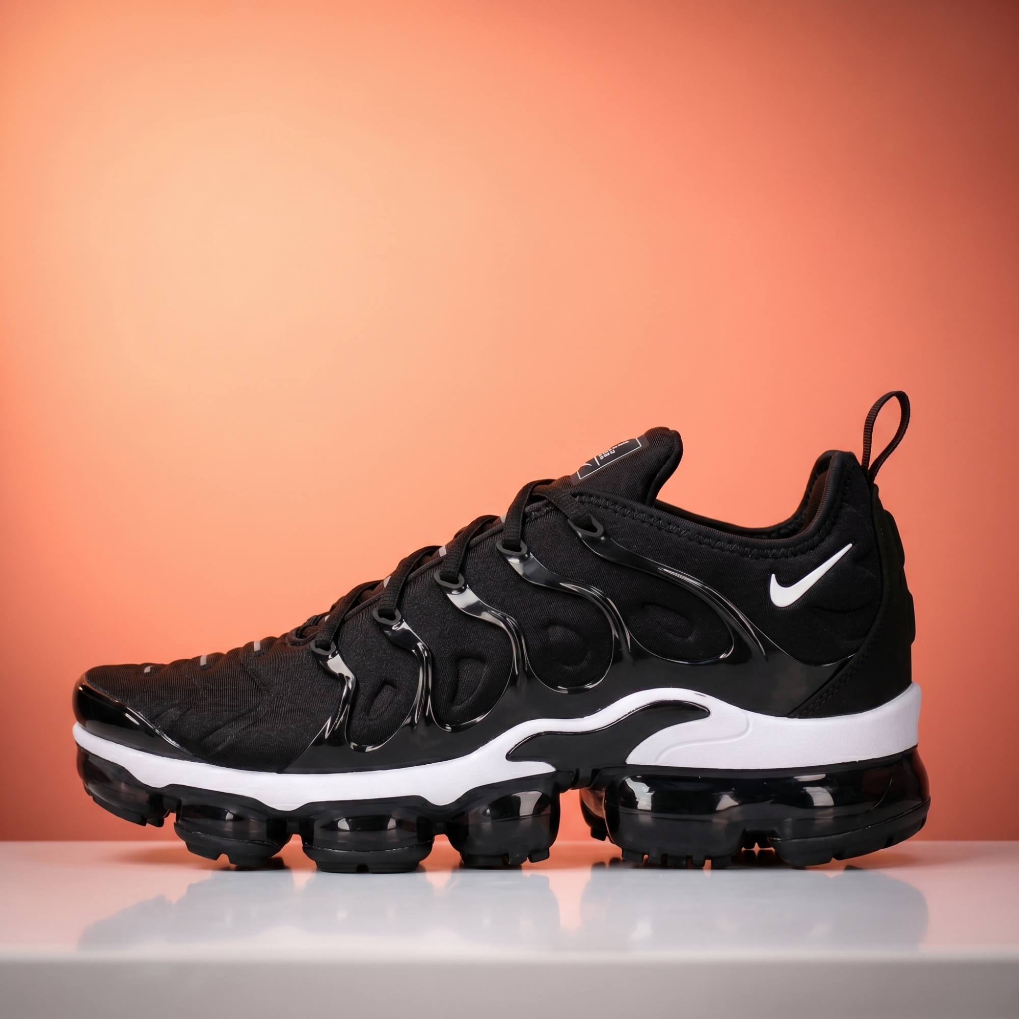 Nike Air VaporMax Plus — Black / White